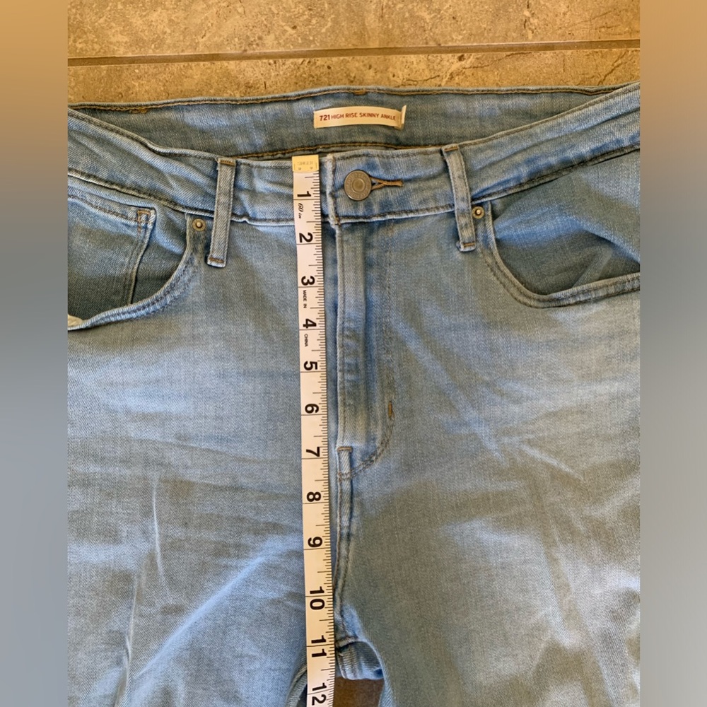 Levi's Women's 721 High Rise Distressed Skinny Ankle Jeans Azure Falls - Size 32 - Picture 13 of 16